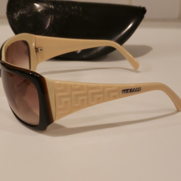 Versace sunglasses - Picture 2 of 3